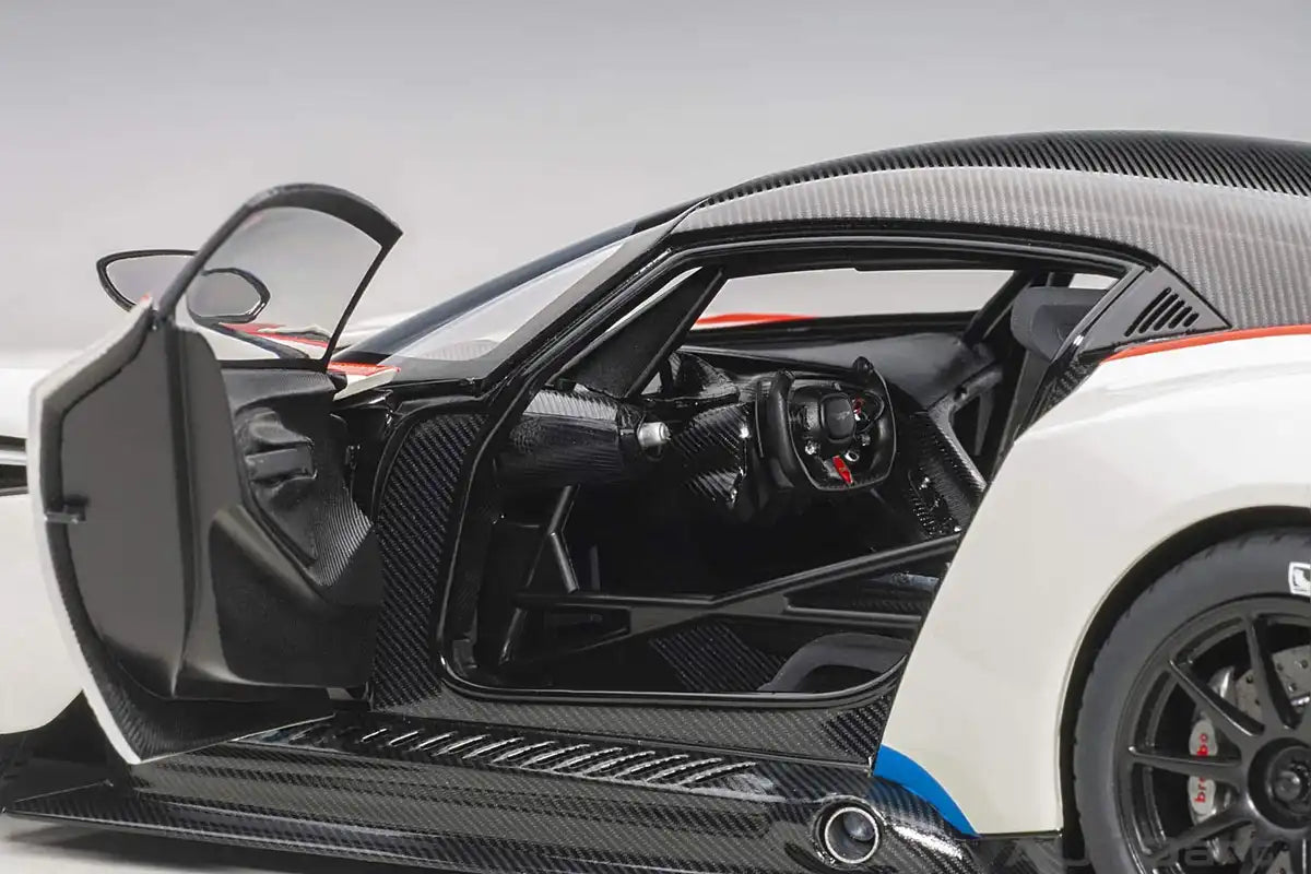 Autoart 1:18 Aston Martin Vulcan White/Blue/Red- Japan Figure Store - #1 Bring To You The Best Japanese Goods