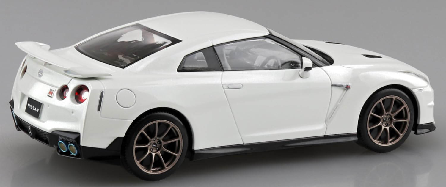 Aoshima 1/32 Rakupla R35 GT-R 2024 Model Brilliant White Pearl Kit