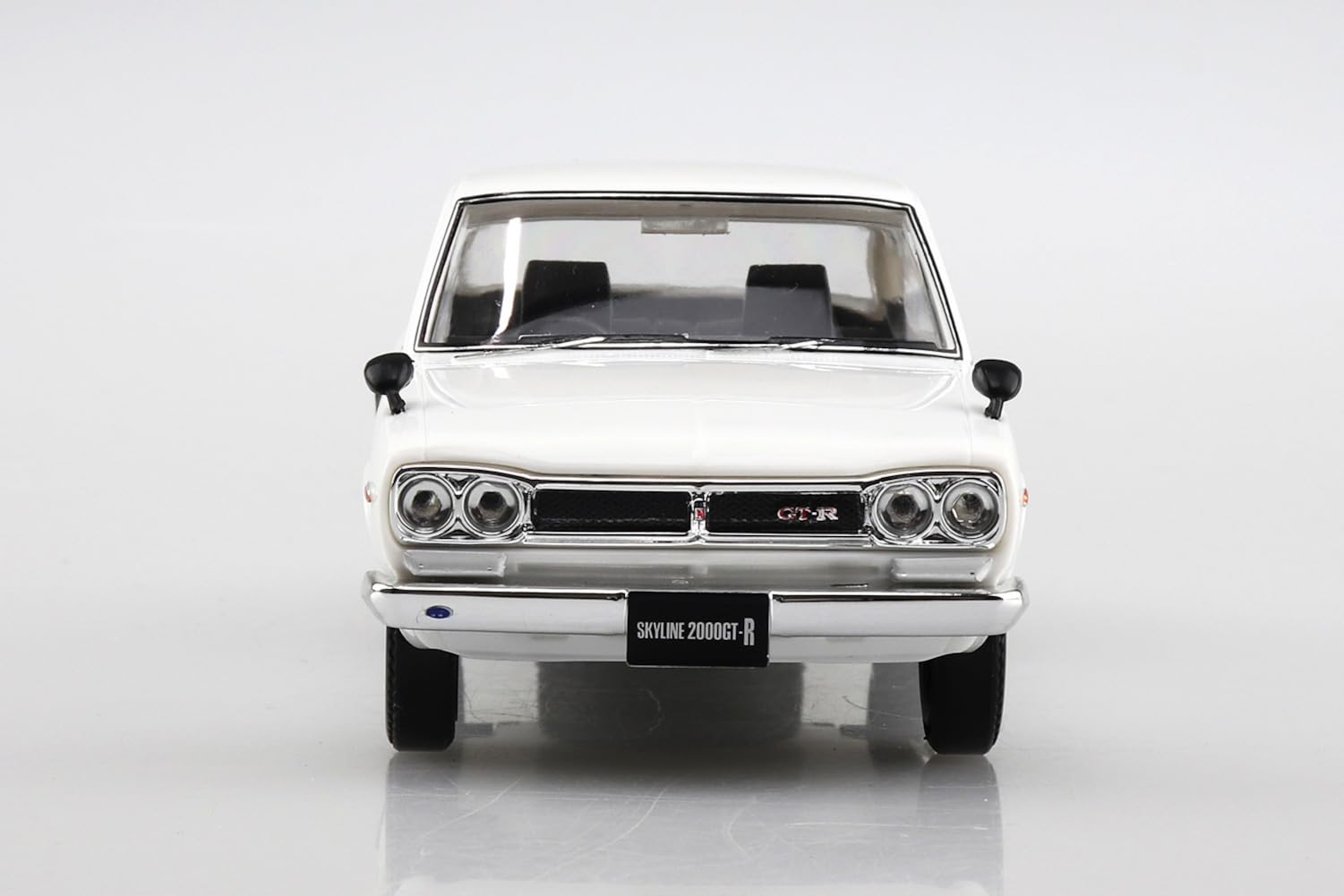 Aoshima 1/32 Nissan C10 Skyline 2000Gt-R White Plastic Model Kit