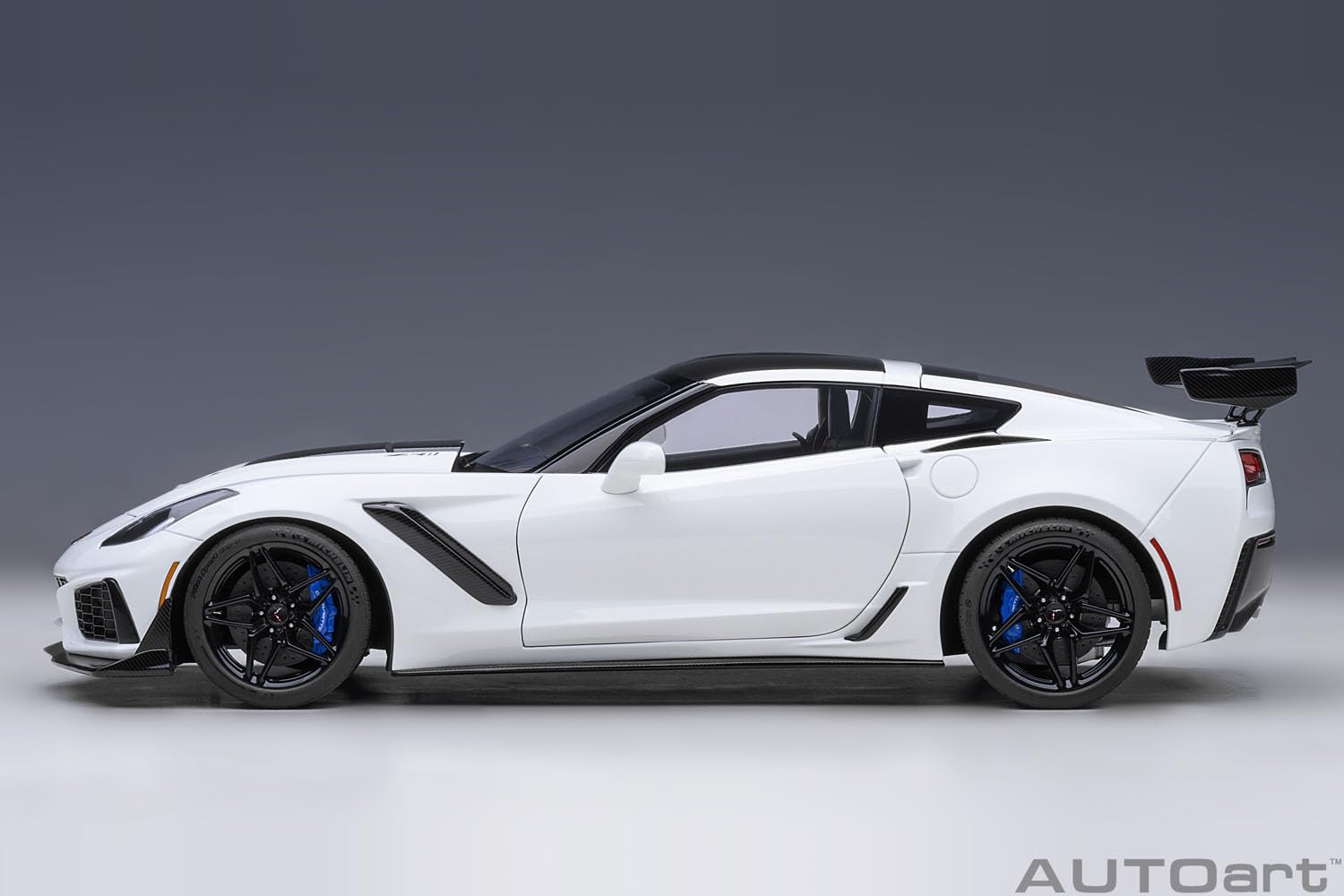 Autoart 1/18 Chevrolet Corvette C7 ZR1 Diecast Model in White- Japan Figure Store - #1 Bring To You The Best Japanese Goods