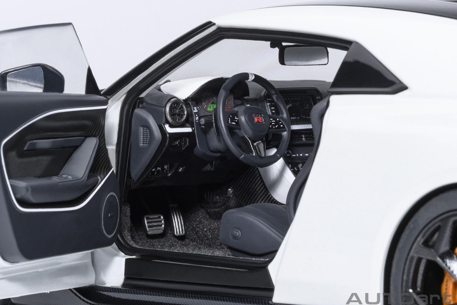 Autoart 1/18 Scale Nissan GT-R50 Italdesign Model Metallic White Black 77511