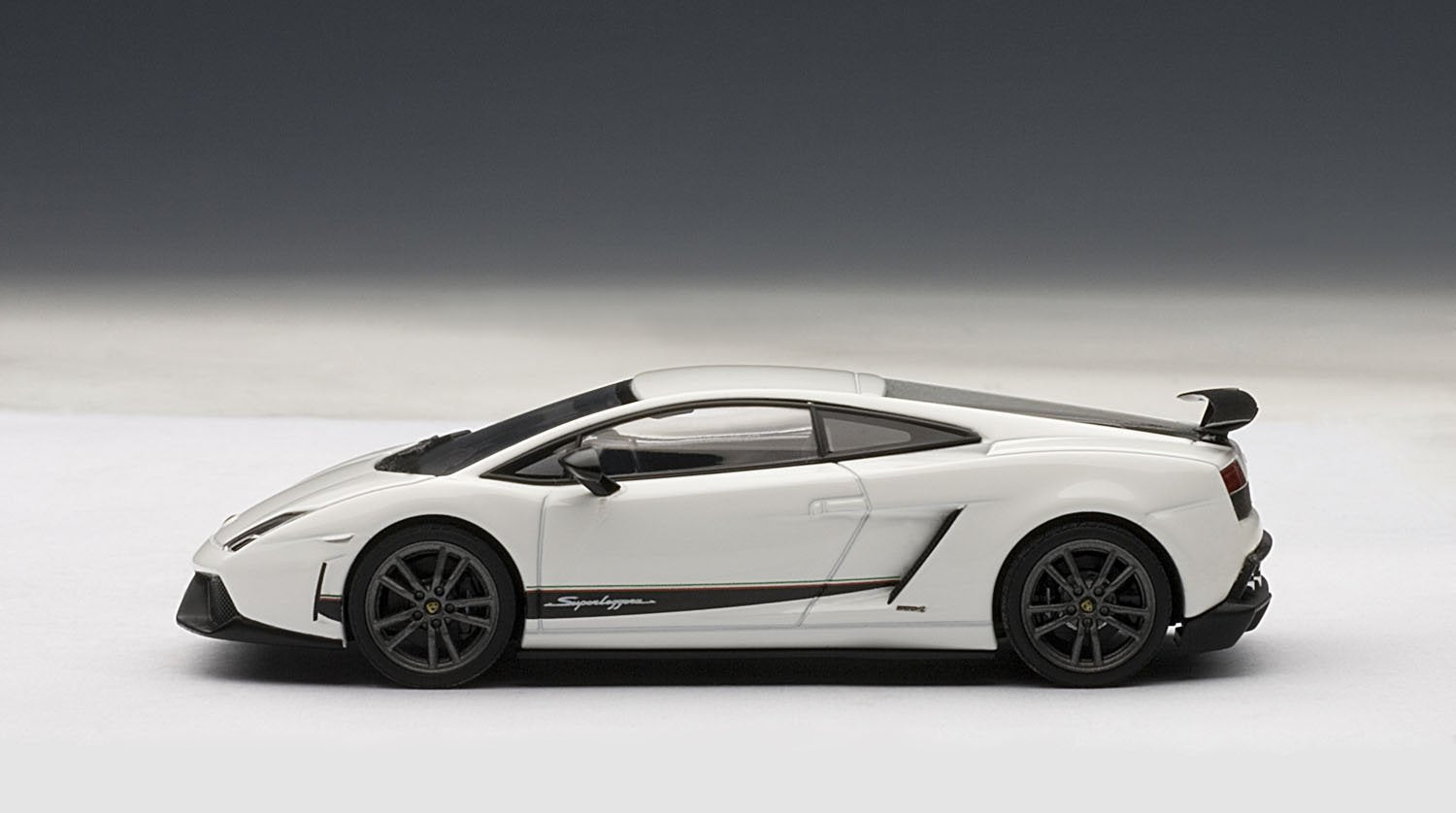 Autoart 1/43 Lamborghini Gallardo LP570-4 Superleggera White Model Car- Japan Figure Store - #1 Bring To You The Best Japanese Goods