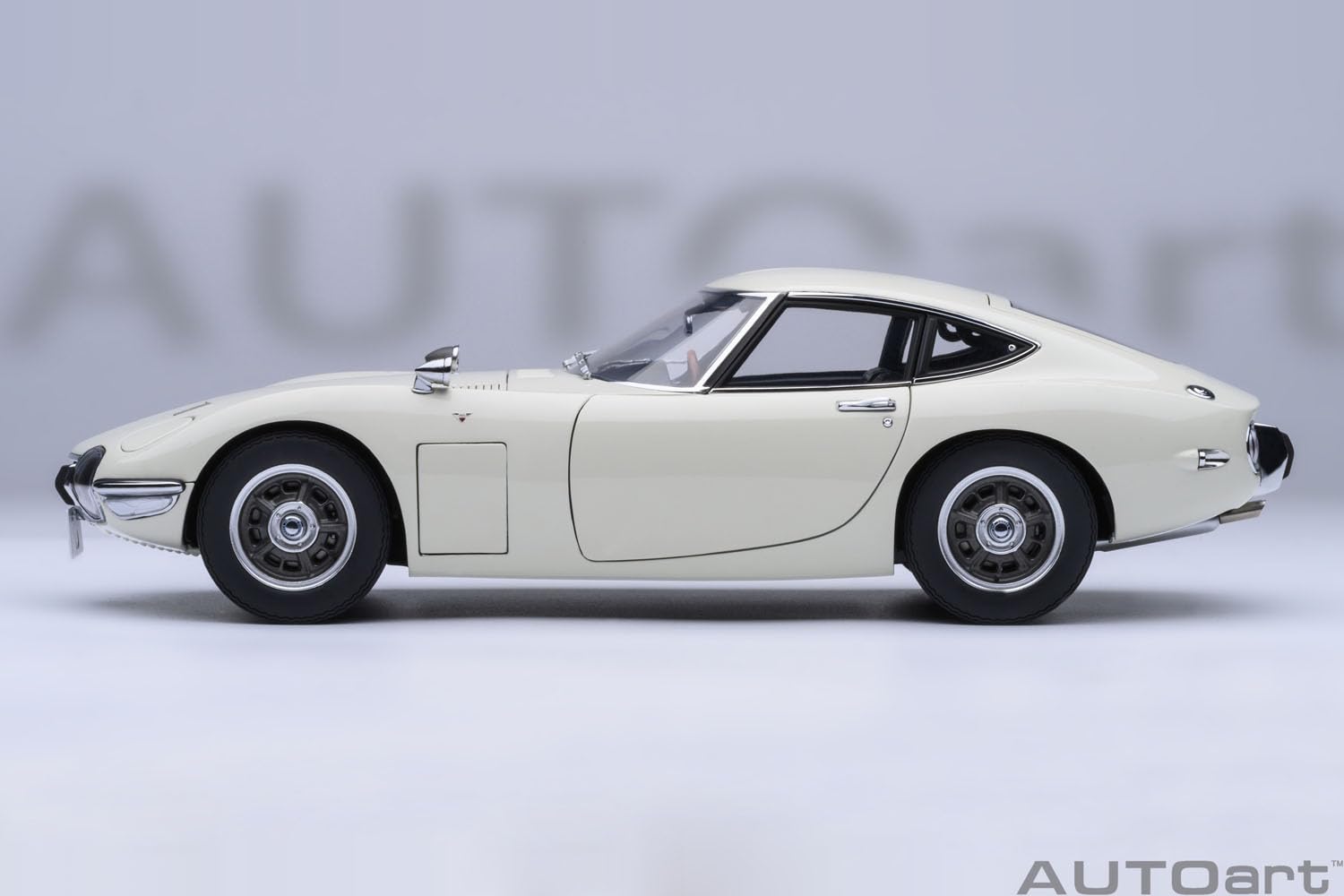 Autoart Toyota 2000Gt 1967 White Model 79546 - Diecast Car Replica