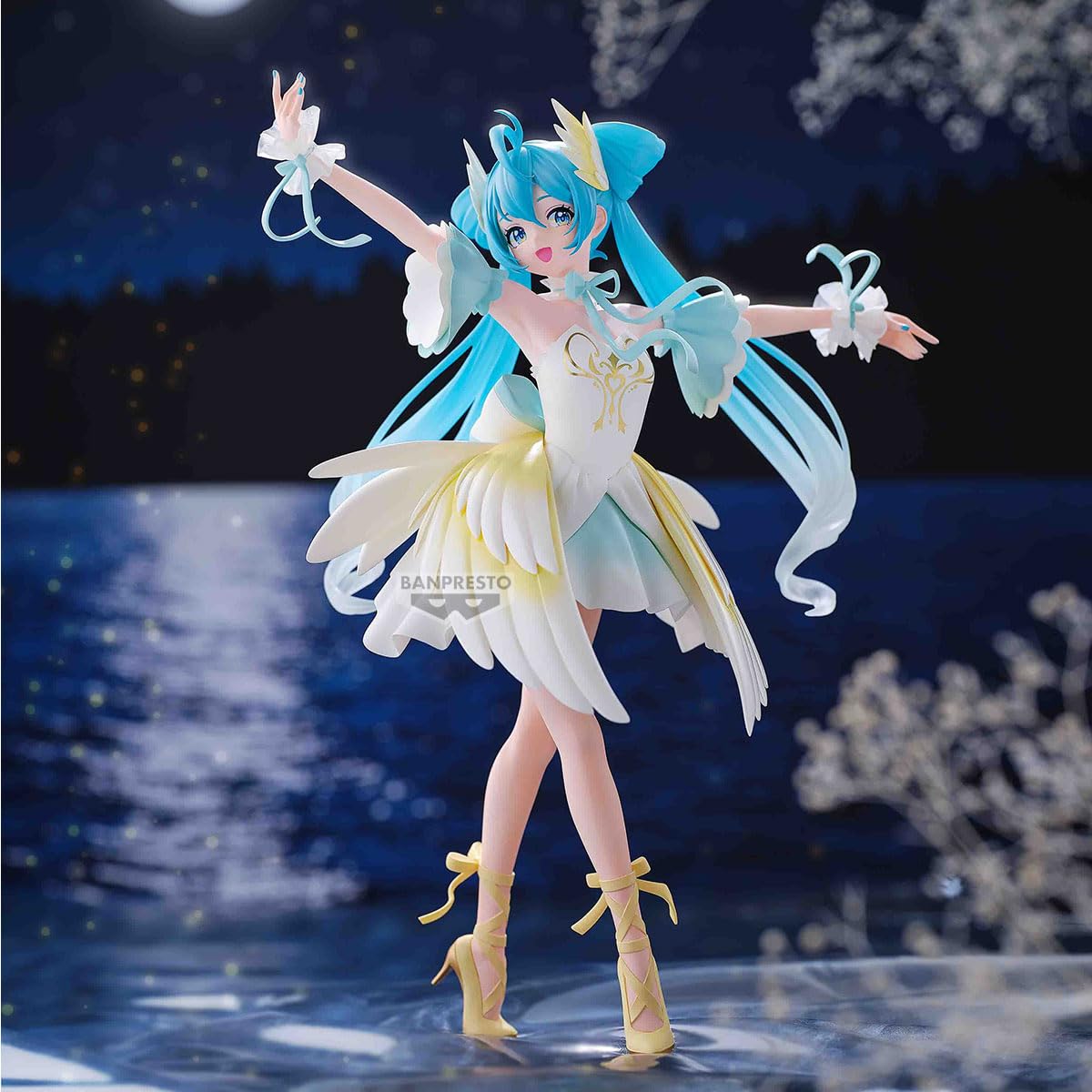Banpresto Hatsune Miku Swan Lake 21cm Collectible Figure for Anime Fans