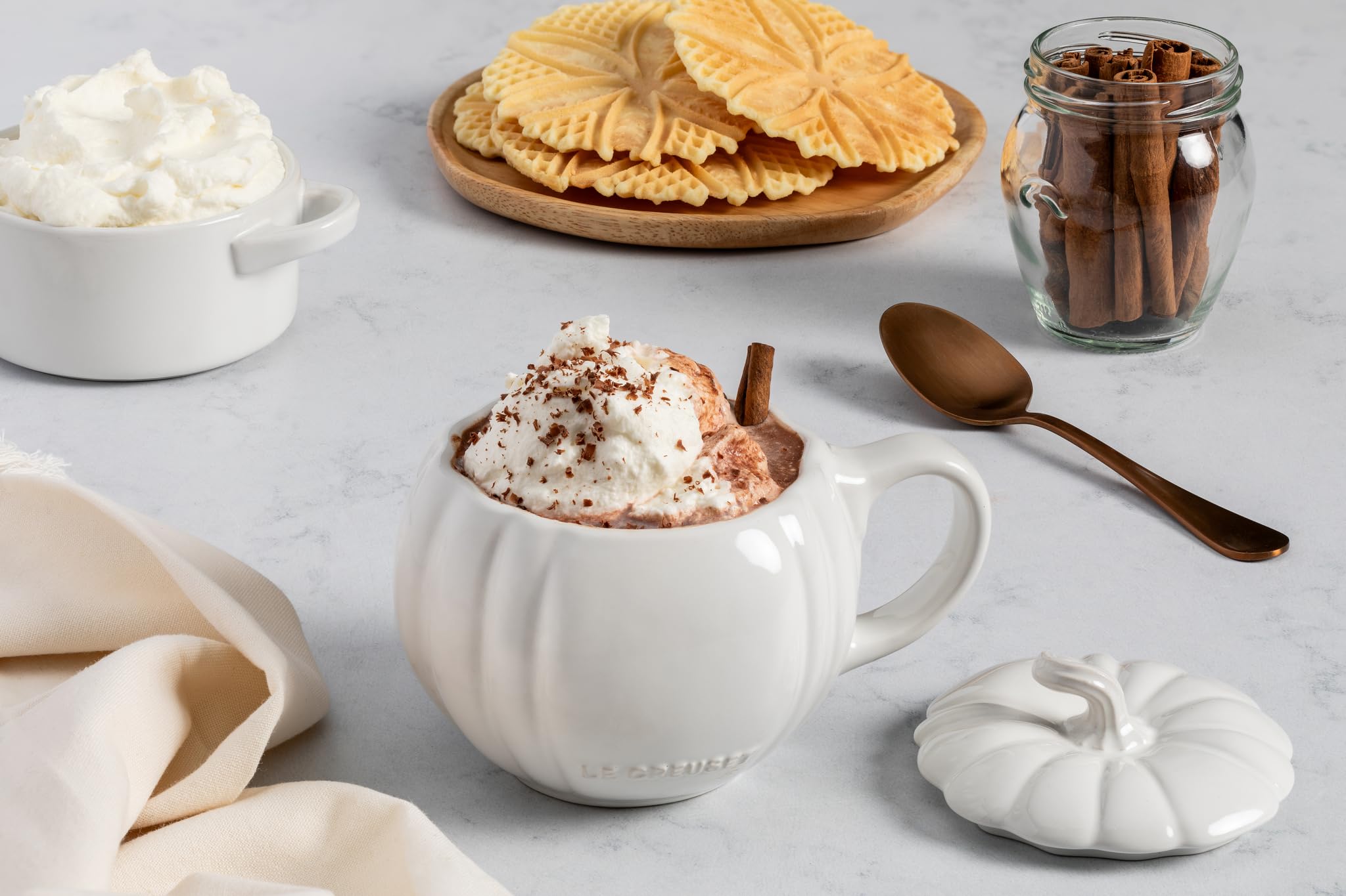 Mug citrouille Le Creuset 400ml avec couvercle, motif châtaigne de cheval, Halloween, sans danger.