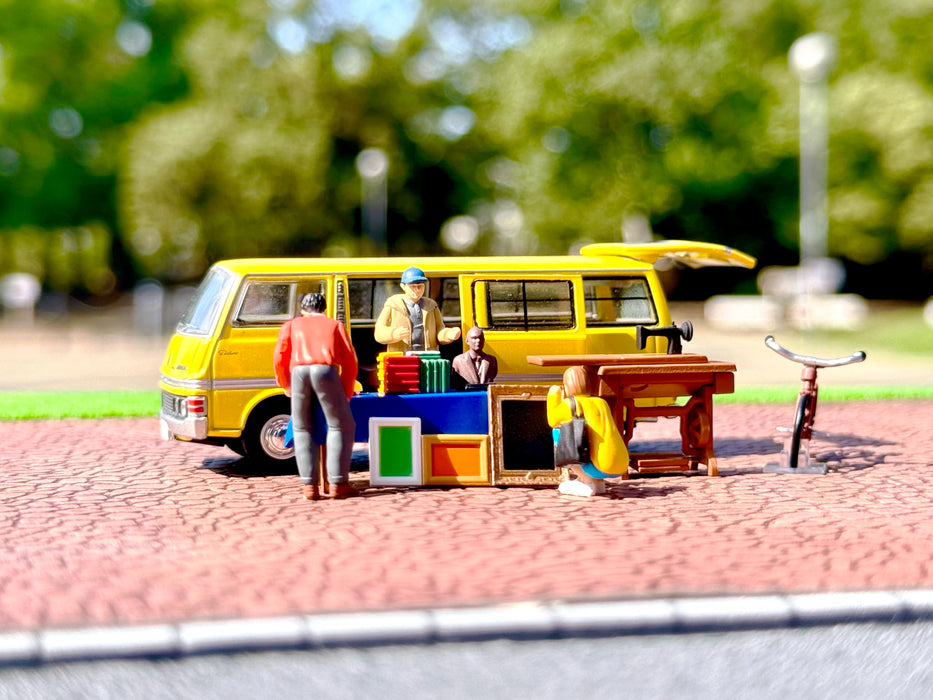 Tomytec Geocolle 1/64 Scale Car Snap 25A Flea Market Set with Doll 325246