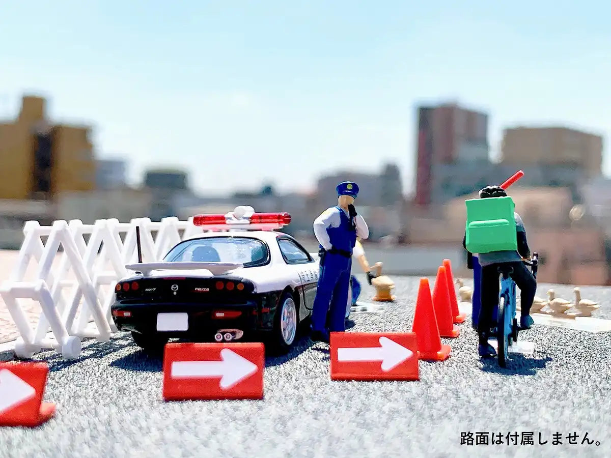 Tomytec Diocolle 64 Police Car Set with Accessories and Miniature Car- Japan Figure Store - #1 Bring To You The Best Japanese Goods
