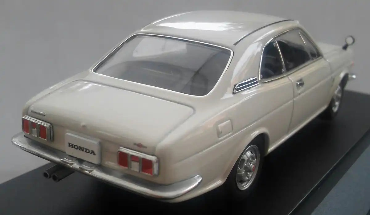 Ebro 1/43 Honda Coupe 9 1970 White Finished Product- Japan Figure Store - #1 Bring To You The Best Japanese Goods