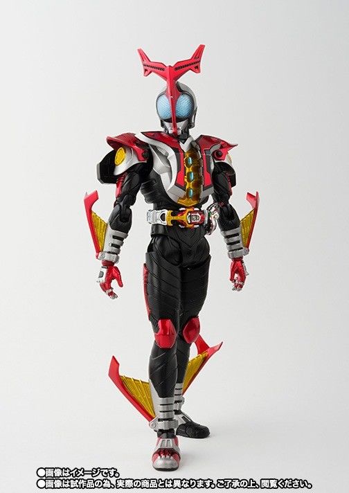 S.h.figuarts Masked Kamen Rider Kabuto Hyper Form Shinkocchou Seihou Renewal- Japan Figure Store - #1 Bring To You The Best Japanese Goods