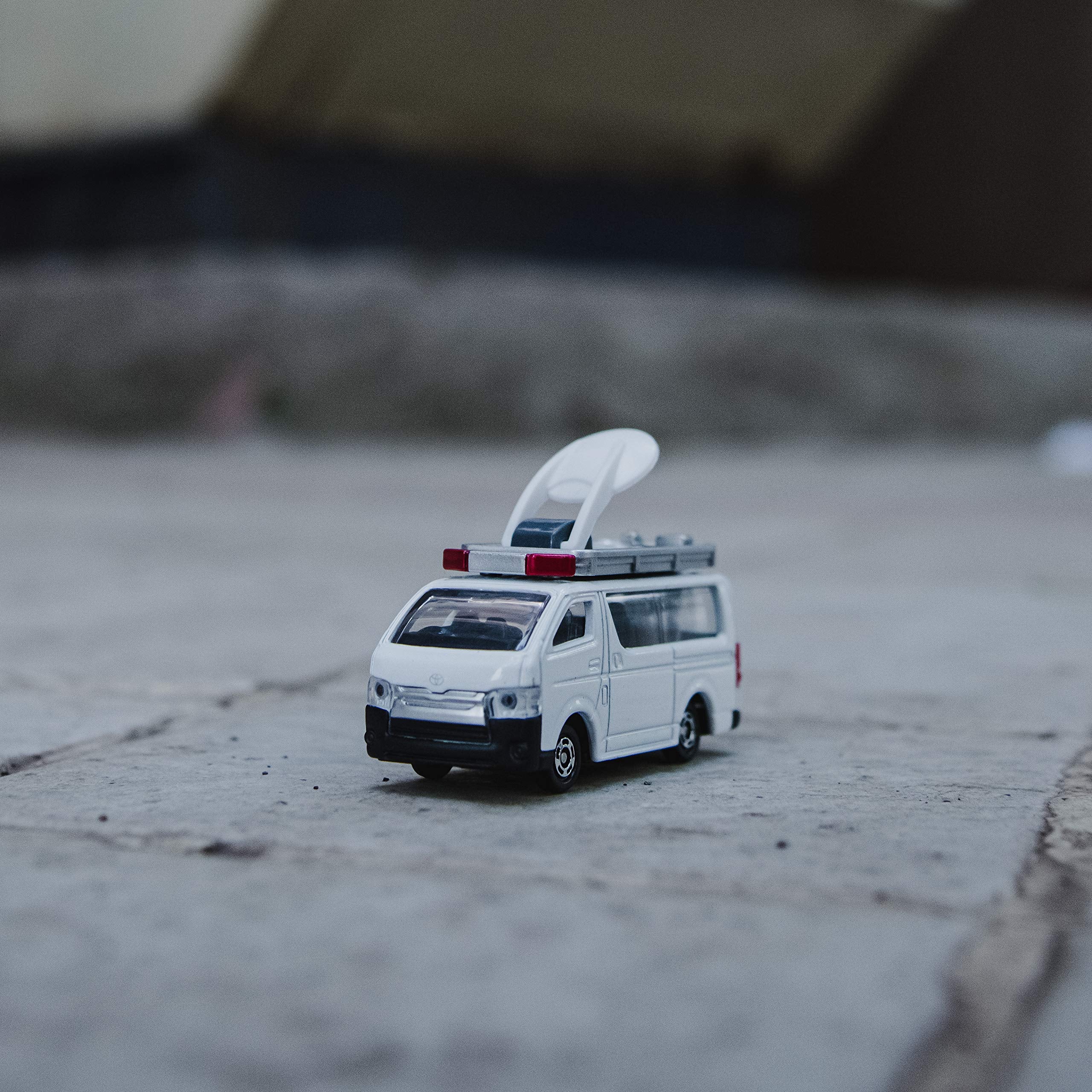 Takara Tomy Tomica 107 Satellite Communication Car Japanese Plastic Van Model- Japan Figure Store - #1 Bring To You The Best Japanese Goods