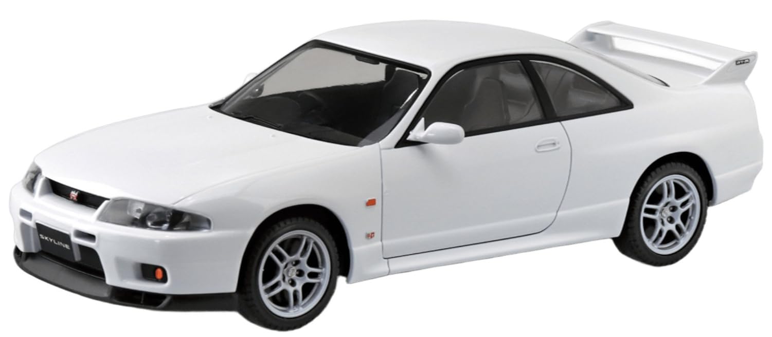 Aoshima 1/32 Nissan R33 Skyline GT-R White Pre-Colored Model Kit