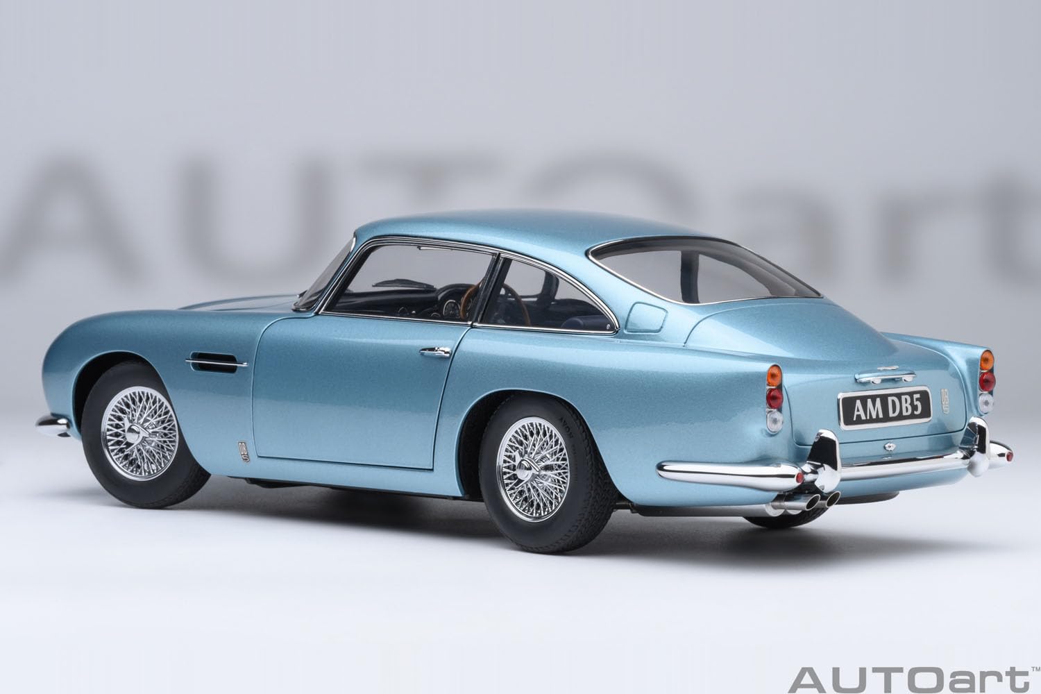 Autoart 1/18 Aston Martin DB5 Light Blue Pearl Diecast Model 70288