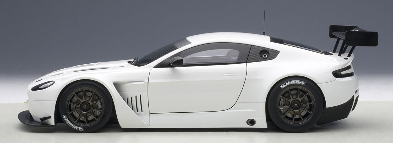 Autoart 1/18 Aston Martin V12 Vantage GT3 2013 White Model Car- Japan Figure Store - #1 Bring To You The Best Japanese Goods