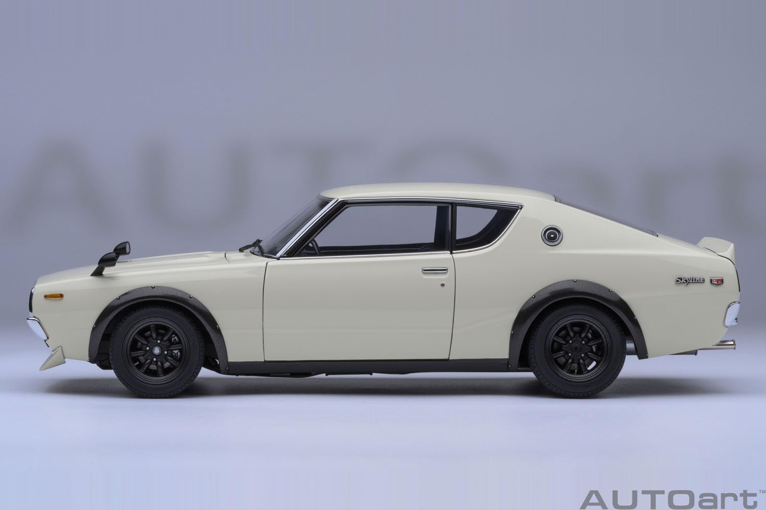 Autoart 1/18 Nissan Skyline 2000GT-R KPGC110 Tuned Version White Model