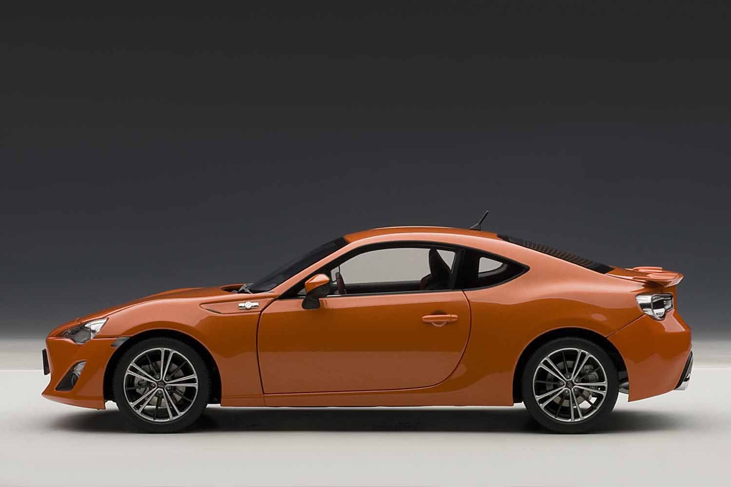 Autoart 1/18 Toyota 86 GT Limited Right Hand Drive Orange Metallic Model- Japan Figure Store - #1 Bring To You The Best Japanese Goods