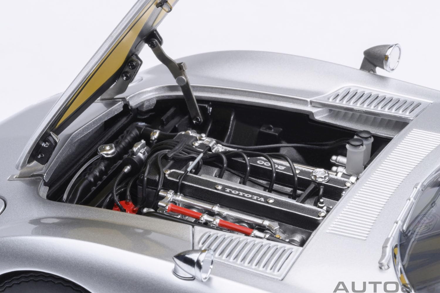 Autoart Toyota 2000GT 1967 Silver Diecast Model 79548