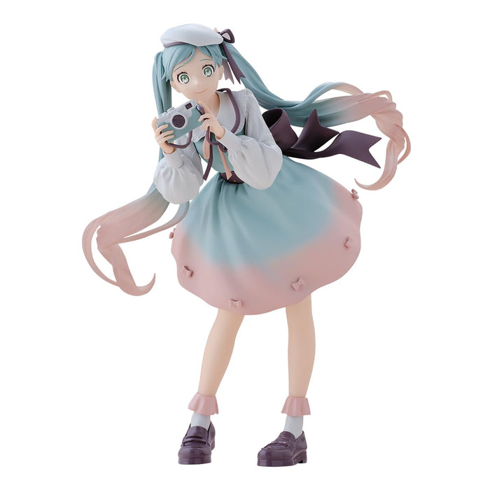 Banpresto Vocaloid Hatsune Miku Holiday Memories Camera Edition Figure