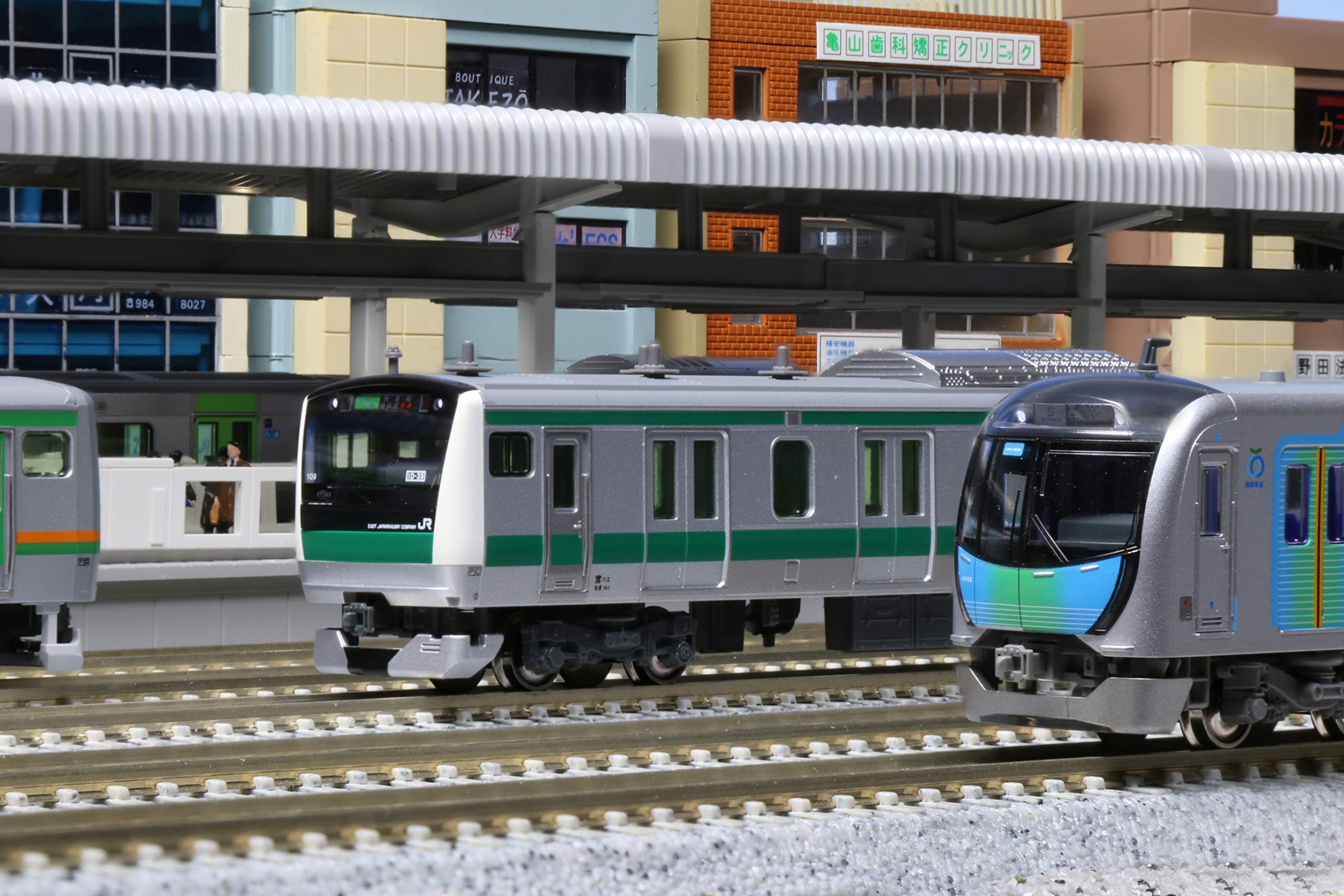 Kato E233 Series 7000 Saikyo Line 4-Car Train Set Model 10-2109