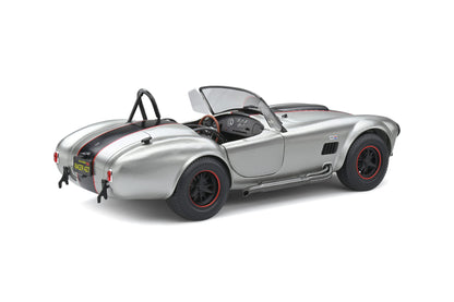 Voiture miniature en métal moulé sous pression Kyosho Solido 1:18 Shelby Cobra 427 Mk.2 1965, couleur argent.