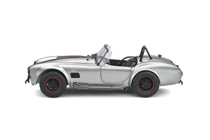 Voiture miniature en métal moulé sous pression Kyosho Solido 1:18 Shelby Cobra 427 Mk.2 1965, couleur argent.