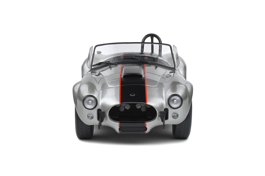 Voiture miniature en métal moulé sous pression Kyosho Solido 1:18 Shelby Cobra 427 Mk.2 1965, couleur argent.