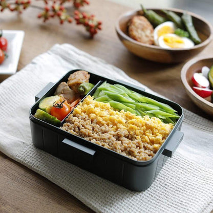 Skater Silver Ion Antibacterial 650ml Lunch Box with 4-Point Lock Snoopy Face Design Made in Japan- Japan Figure Store - #1 Bring To You The Best Japanese Goods