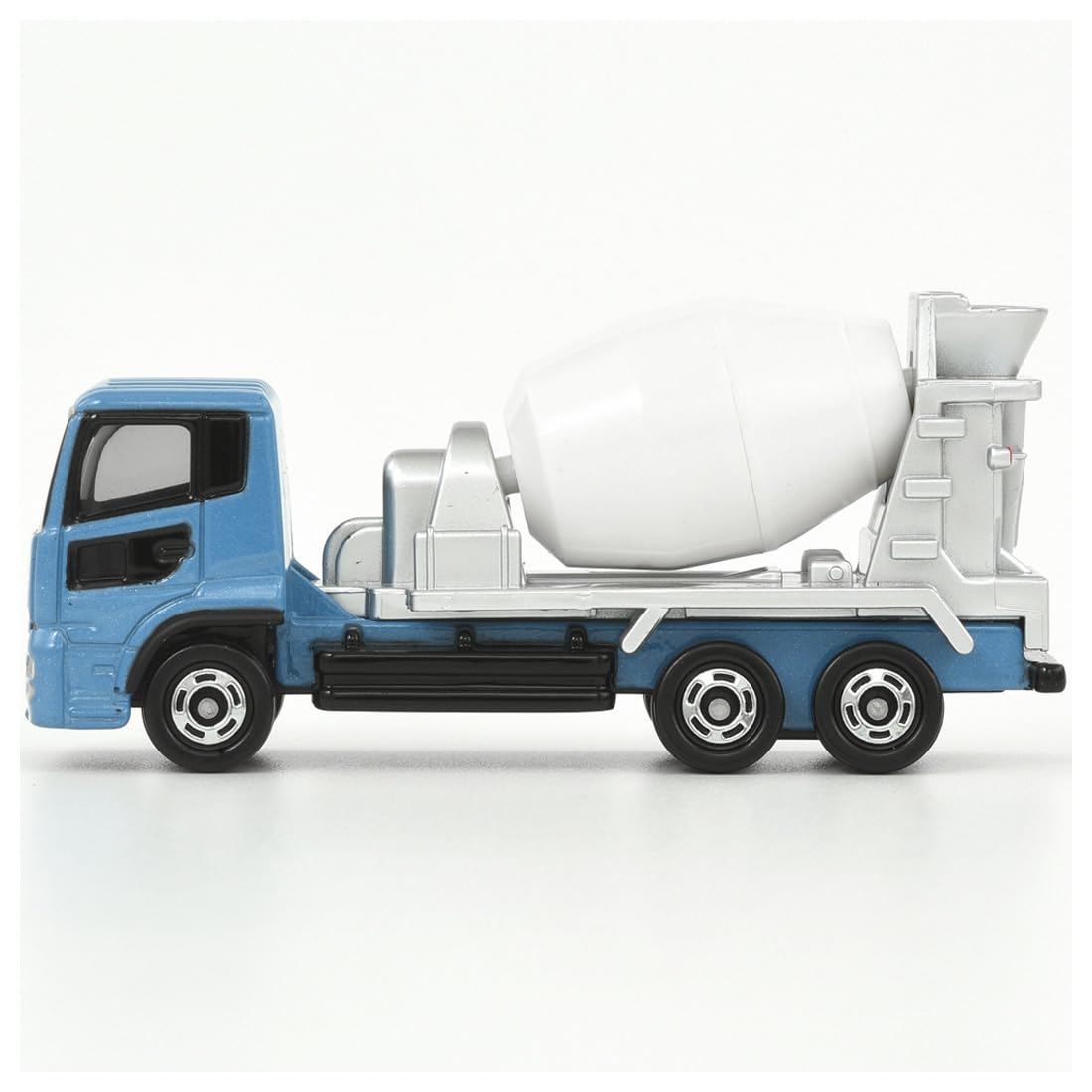 Takara Tomy Tomica No.053 Ud Trucks Quon Mixer Truck Miniature Car Toy Ages 3+- Japan Figure Store - #1 Bring To You The Best Japanese Goods