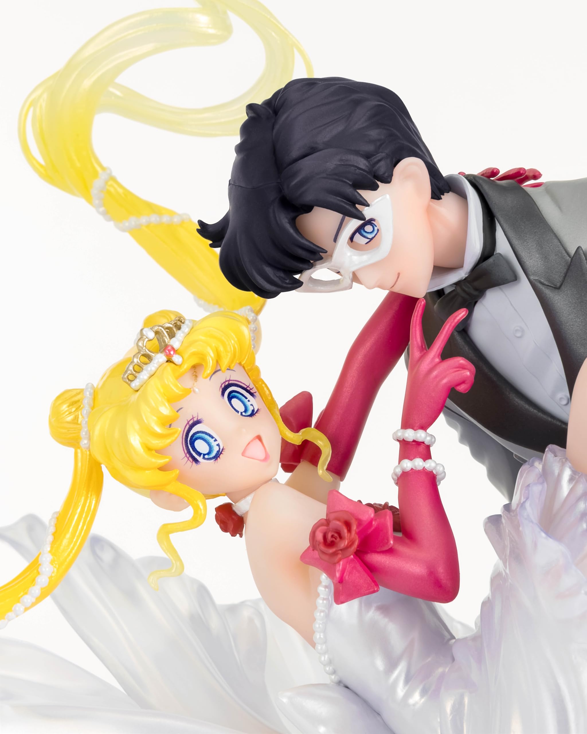 Tamashii Nations Sailor Moon Usagi & Tuxedo Mask Moonlight Glow Edition Figure