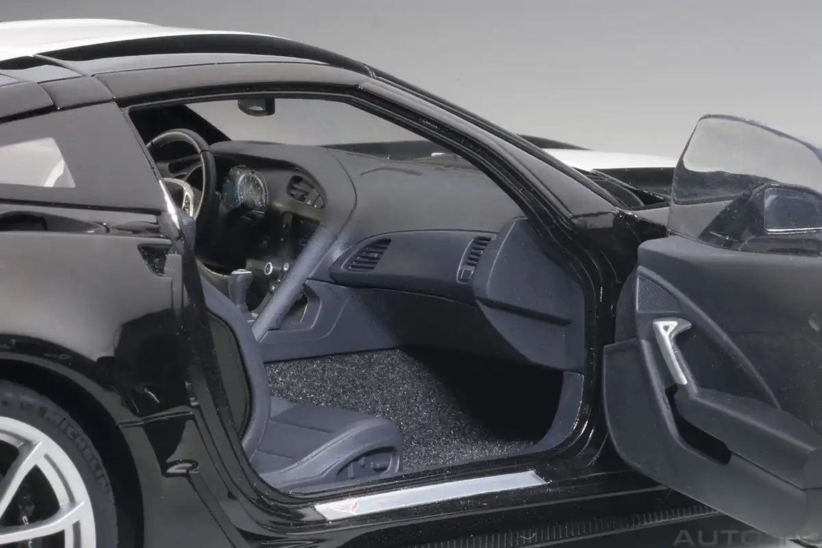 Autoart 1/18 Corvette C7 Gransport Black/White/Yellow- Japan Figure Store - #1 Bring To You The Best Japanese Goods