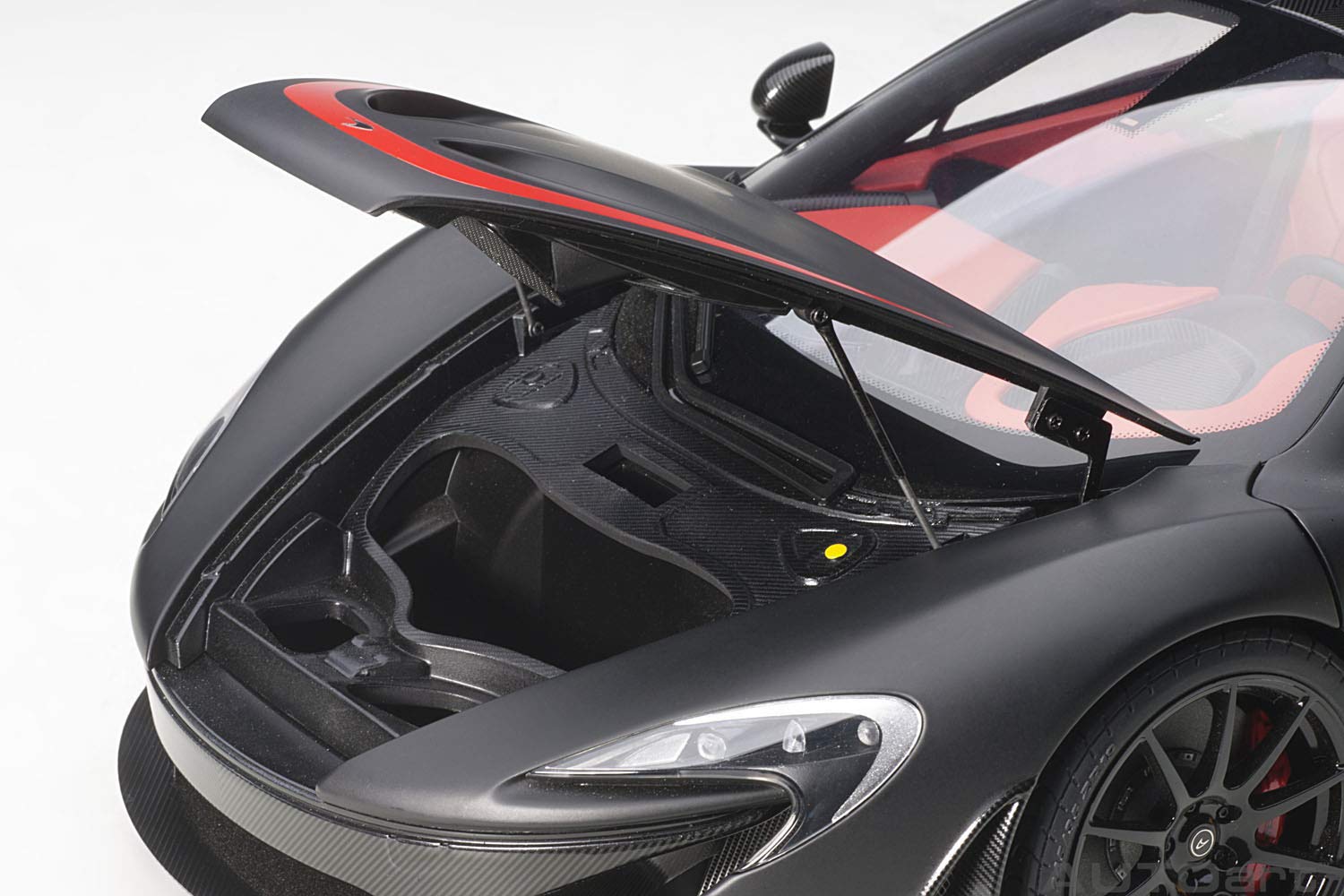 Autoart 1/12 McLaren P1 Matte Black/Red- Japan Figure Store - #1 Bring To You The Best Japanese Goods