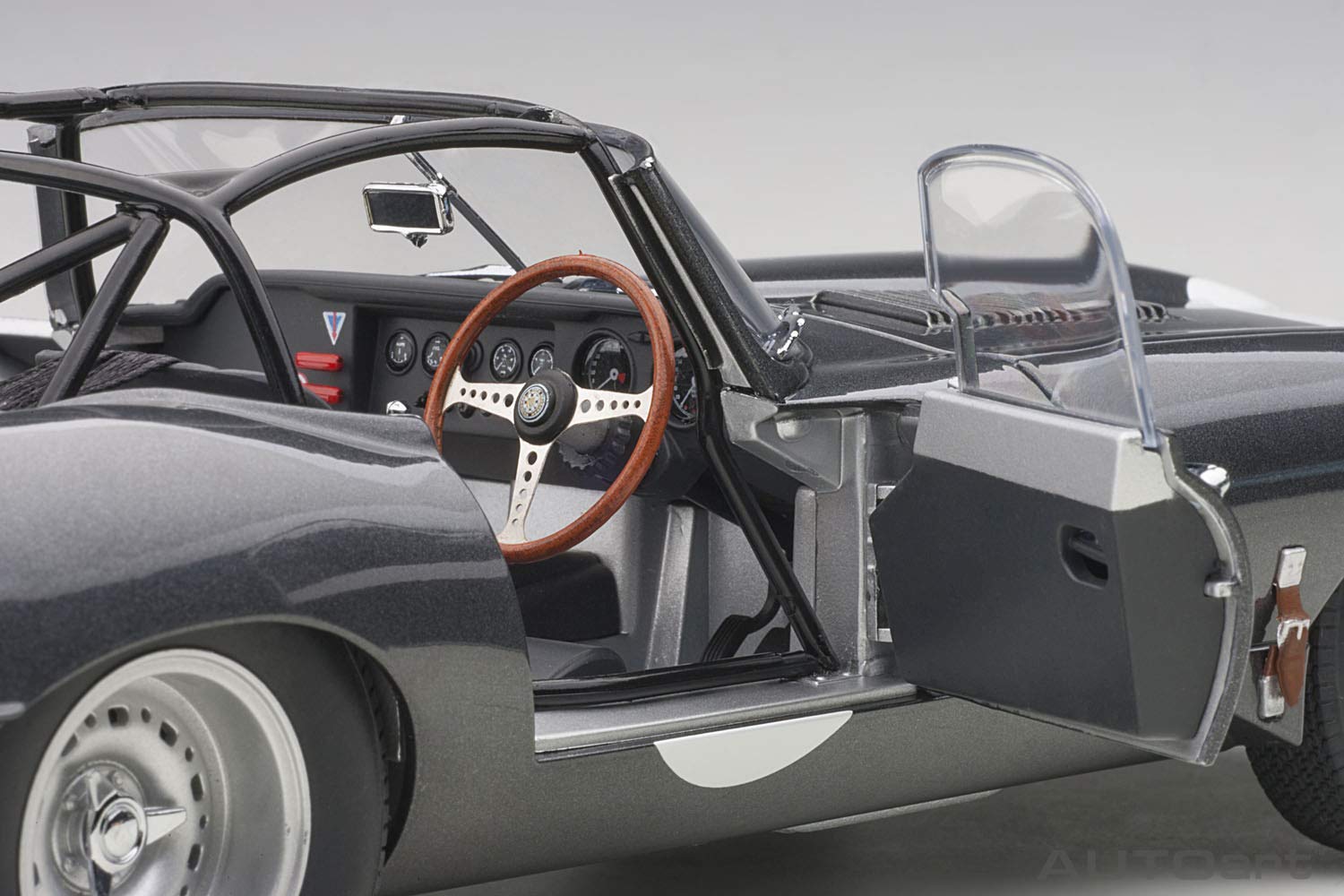 Autoart 1:18 Jaguar Lightweight E Type Dark Gray- Japan Figure Store - #1 Bring To You The Best Japanese Goods