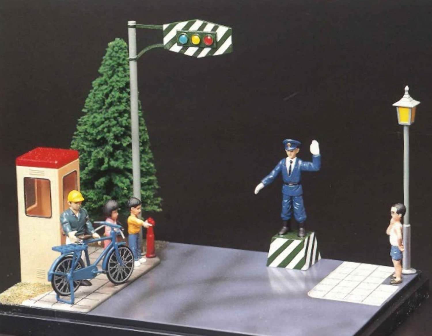 ARII 1/32 Nostalgic Showa Diorama Kit Cross Walk Plastic Model- Japan Figure Store - #1 Bring To You The Best Japanese Goods
