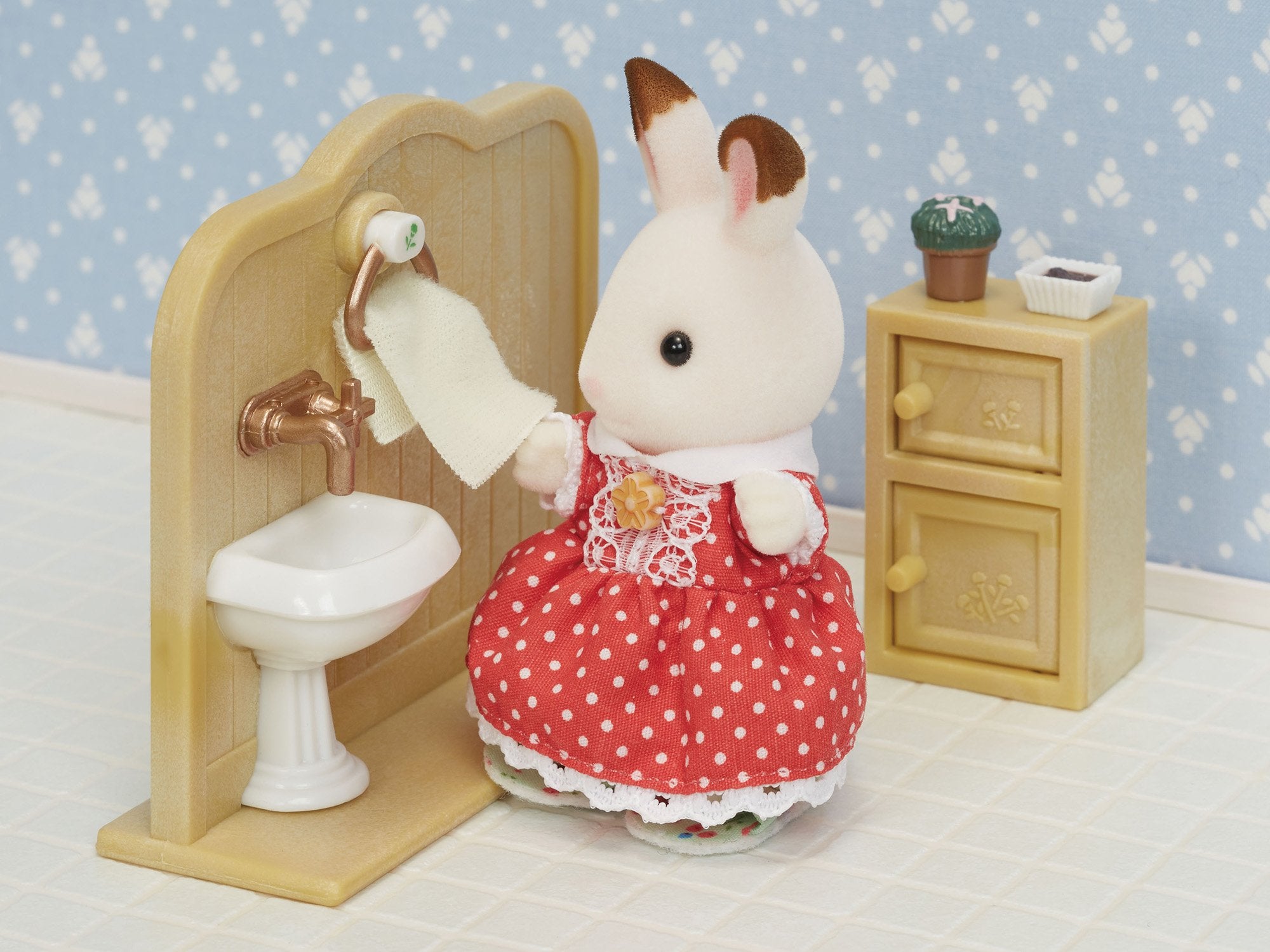 Epoch Sylvanian Families Dollhouse Furniture: Toilet Set Car-606 Certified Safe for Ages 3+- Japan Figure Store - #1 Bring To You The Best Japanese Goods