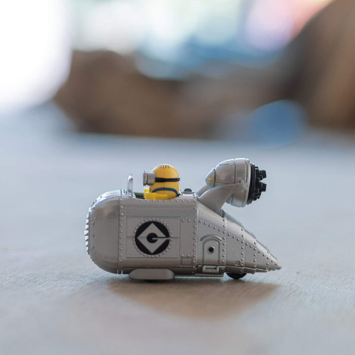 Takara Tomy Dream Tomica Ride On R01 Minion Dave X Glue Car - Minions Toy From Japan- Japan Figure Store - #1 Bring To You The Best Japanese Goods